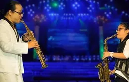 Ngỡ ngàng tiếng saxophone điêu luyện của con gái Trần Mạnh Tuấn